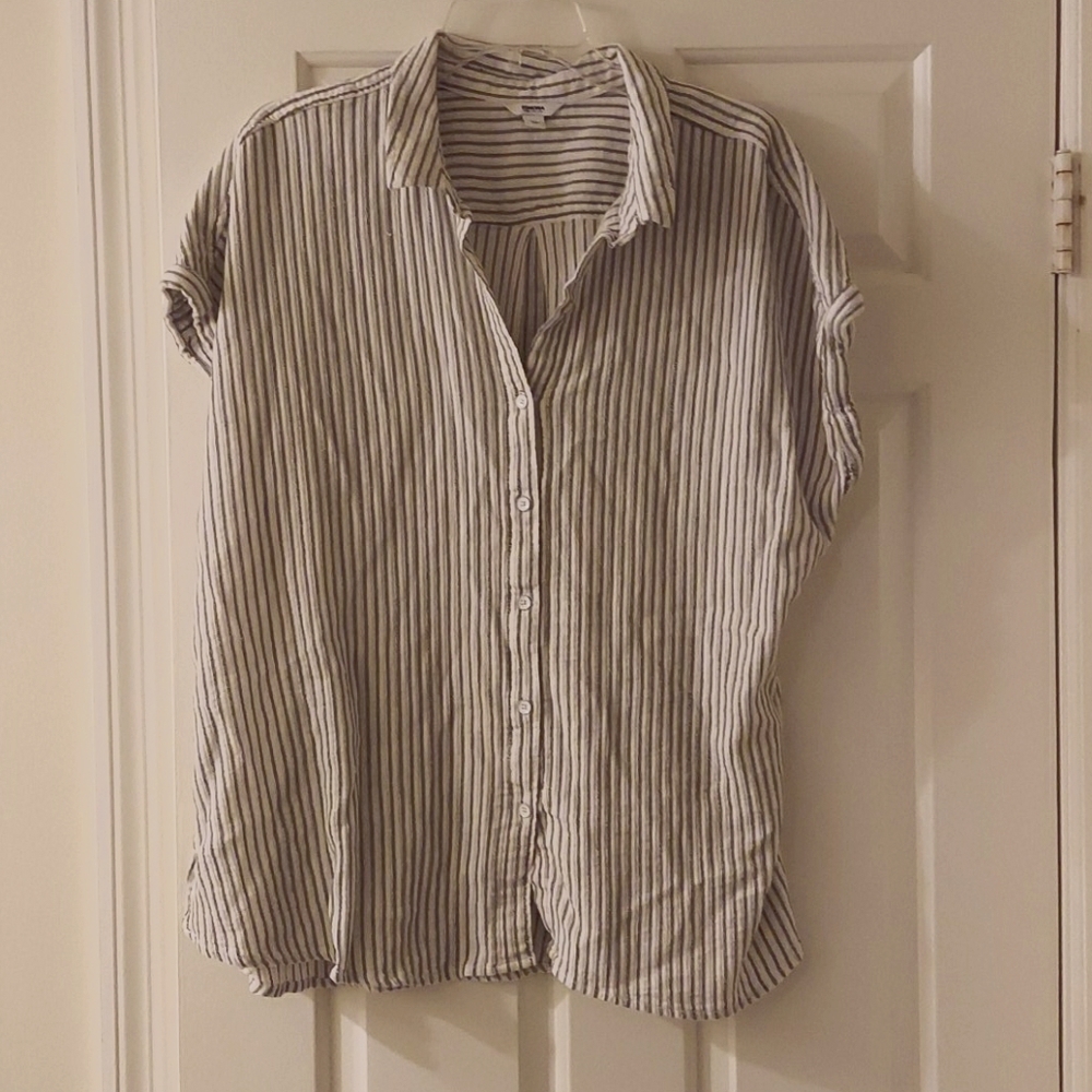 White and green textured button up t shirt